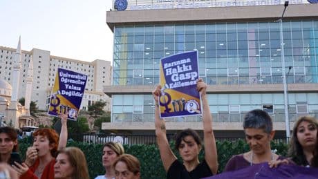 Mersin’de öğrencilerin yurttan uzaklaştırılmasına tepkiler sürüyor