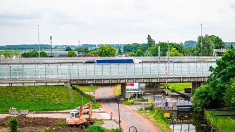 Wiens schuld is het dat de hogesnelheidslijn zo langzaam moet rijden? En wie gaat het herstel betalen?
