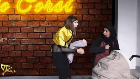 "Normalizzano la violenza contro le donne". E i rom denunciano Striscia la Notizia