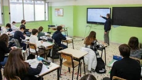 Scuola, il decreto Pnrr è legge: stop ai diplomifici, più risorse per libri di testo e asili nido