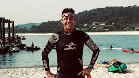 Raúl del Cerro cruza por tercera vez el Estrecho de Gibraltar a sus 50 años