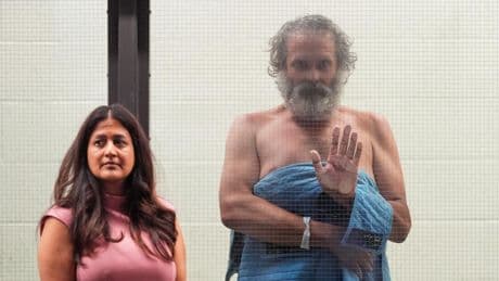 El acosador de Jennifer Aniston comparece semidesnudo en los juzgados de Los Ángeles