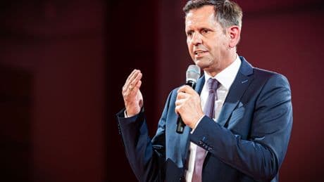 Transformationsgipfel: Lies: Wandel als Chance begreifen