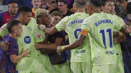 El Barça remonta un 2-0 y sobrevive al ímpetu del Levante