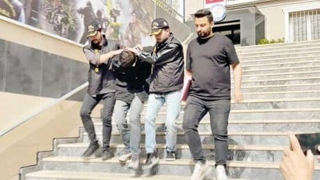 Telefonundaki videodan yakayı ele verdi