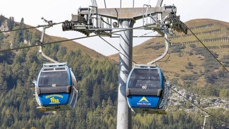 Tirol: Kinderwagen mit Baby stürzt 50 Meter tief
