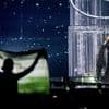 ▶ Live - Fluitconcert en boegeroep voor Israëlische zangeres tijdens generale repetitie