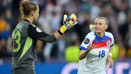 Spaanse media woest over ’arrogante’ juichactie Chloe Kelly na winnende penalty in EK-finale