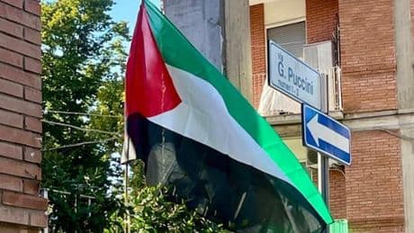 Orlando espone la bandiera della Palestina: “Un segnale contro quanto sta accadendo a Gaza”