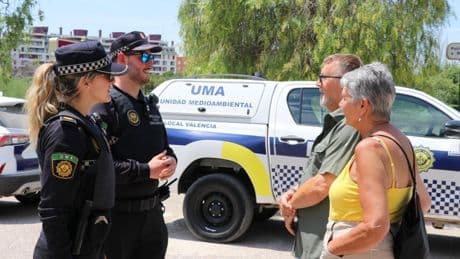 Los nuevos 119 agentes de la Policía Local de Valencia salen a patrullar para reforzar la seguridad en los barrios