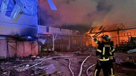 En direct, guerre en Ukraine : des bombardements russes font deux morts et douze blessés dans l’est et le sud du pays