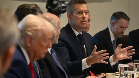 Transportation secretary warns ‘people will lose their lives’ unless US adopts new air traffic control system