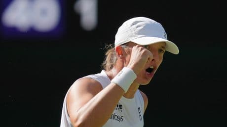 Swiatek arrasa a Bencic en poco más de una hora y se mete en la final