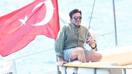 Mario Frangoulis'in Bodrum'da çay keyfi