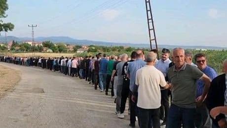 90 yıldır devam eden gelenek! 10 bin kişi aynı anda bayramlaştı