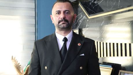 Özel'e saldıran Selçuk Tengioğlu 24 yıl önce bıçak zoruyla bir çocuğun parasını gasbetmiş