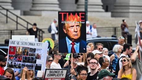 Trump daagt New York voor de rechter om ’toevluchtsoordbeleid’ voor immigranten