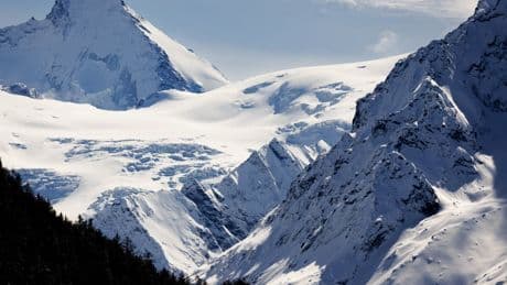 Five skiers found dead near luxury Swiss resort