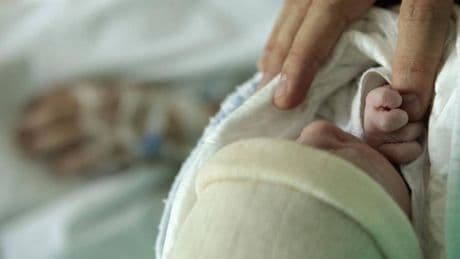 Un hospital italiano, condenado a indemnizar a una familia con  1,5 millones por no haber supervisado a una madre que se quedó dormida mientras amamantaba y aplastó al recién nacido