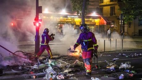 Un coche atropella a una multitud y causa cuatro heridos en las celebraciones del PSG