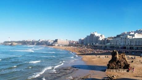 The pretty seaside town in France just £46 flight from UK that's a mini California
