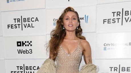Miley Cyrus fans fume after singer 'bullied' into singing at movie premiere