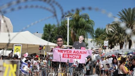 El enviado de EEUU para Oriente Medio visita una manifestación de los familiares de los rehenes en Tel Aviv