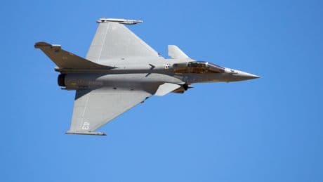La France mobilise trois Rafale pour «contribuer à la protection de l'espace aérien polonais», annonce Emmanuel Macron