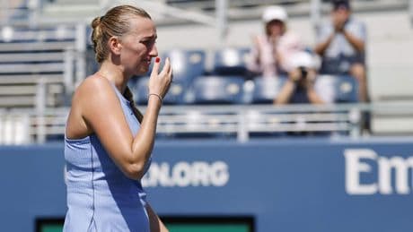 Pijnlijke nederlaag op US Open maakt einde aan imposante loopbaan Petra Kvitova; publiek geeft huilende Tsjechische staande ovatie
