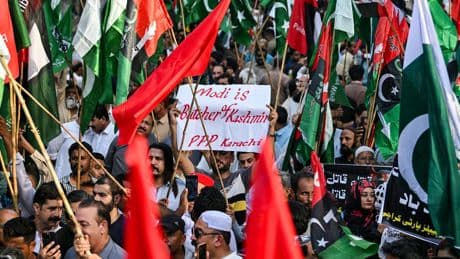 Pakistan : face à l’opération militaire indienne, la population unie derrière le drapeau