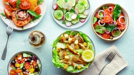 4 ideas frescas y nutritivas para incorporar las frutas a tus ensaladas de verano
