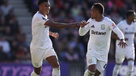 Aston Villa 10 kişiyle kazandı