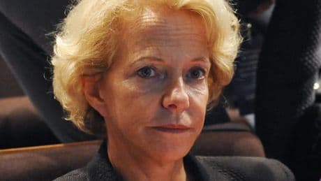 Législative partielle à Paris: la candidate PS Frédérique Bredin demande à François Bayrou le report du scrutin