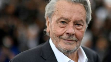 Violences et guerre fratricide: les derniers jours d'Alain Delon racontés dans un livre-enquête
