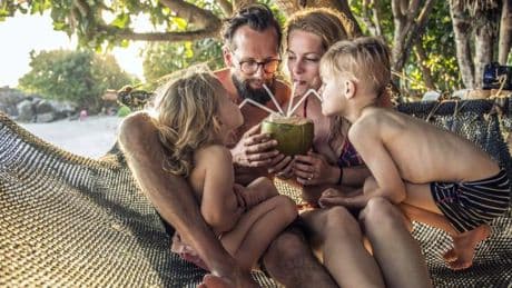 Sparpreise, Sehnsucht, Schulpflicht – ein modernes Eltern-Dilemma