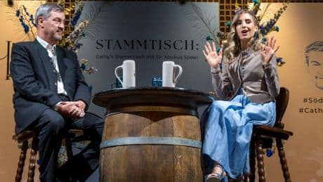 „Ich bin die Cathy“, sagt Hummels. „Das habe ich befürchtet“, meint Söder