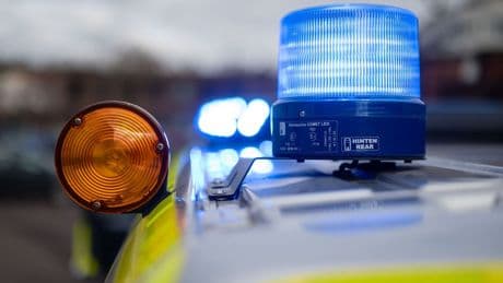 Notfälle: Lieferwagen fährt in Supermarkt