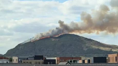 Edinburgh fire LIVE: Arthur's Seat up in flames as people 'flee down hill'