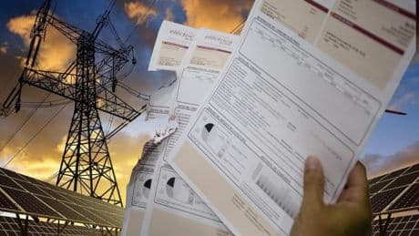 La obsesión del Gobierno por las renovables o cómo bajar la factura de la luz sin bajar los impuestos sobre la luz