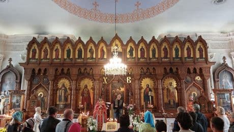 À Nice, des paroissiens sous le choc après que Poutine a mis la main sur leur église