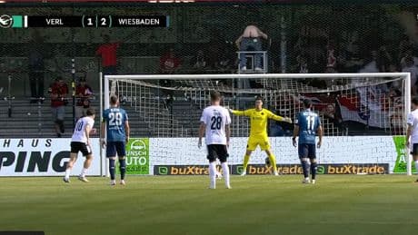 Fehlschuss nach Popo-Ablenkung - Dieser Elfmeter war für’n Ar...