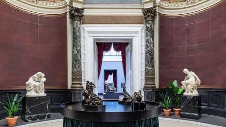 Kunst: Reifes Alter unter Palmen