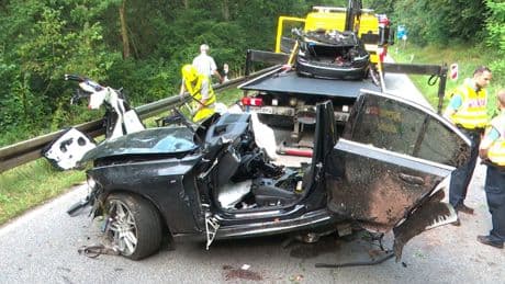Tödlicher Verkehrsunfall: Vor Kontrolle weggefahren - Zwei Menschen sterben bei Unfall