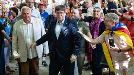 Puigdemont reivindica un Junts "incómodo" en su quinto aniversario: "Que os zurzan, seguiremos"