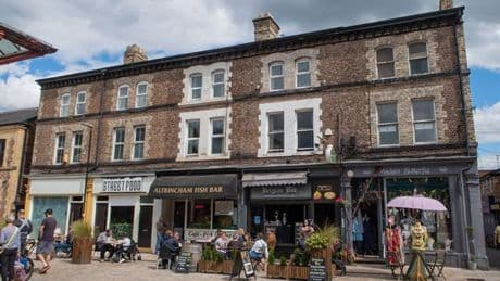 Former 'ghost town' is now 'buzzing gem' that tourists and locals love