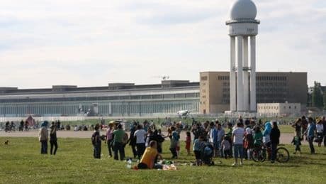 “Construir, construir y construir”: la receta de Alemania contra la crisis de vivienda cerca al aeropuerto de Tempelhof