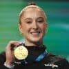 “Ben er zeker van dat opa meekeek”: Nina Derwael draagt tweede gouden medaille in evenveel dagen op aan overleden grootvader