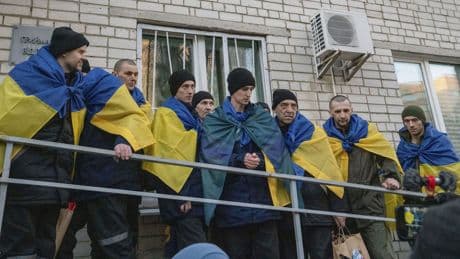 Ukraine-Krieg: Russland und Ukraine tauschen erste 390 Gefangene aus