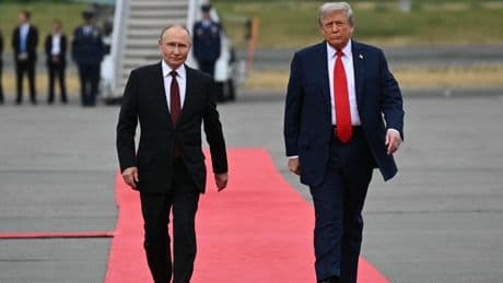 «Trump a été clairement sous le charme» : vu de Moscou, Vladimir Poutine a été reçu en seigneur en Alaska