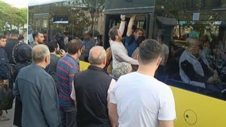 İstanbul'da halk otobüsleri kontak kapattı; duraklarda yoğunluk oluştu